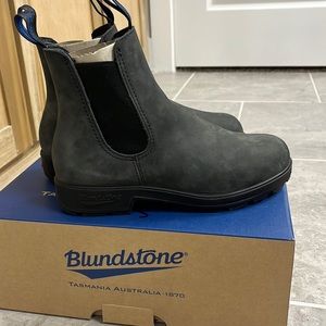 Brand New in Box Blundstone 2273 thermal high top